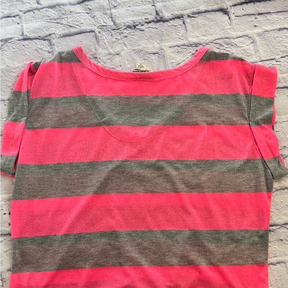 Pretty Rebellious Pink and Gray Top - Picture 4 of 5